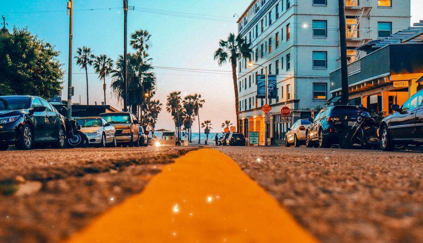 اكتشف سحر العلا: رحلة عبر التاريخ والطبيعة